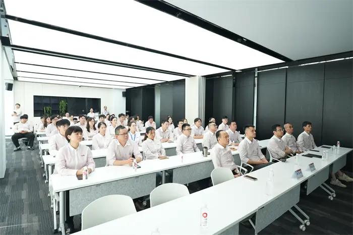 QGM: Vaadata koos sõjaväeparaadi ja koguda jõudu edasiminekuks