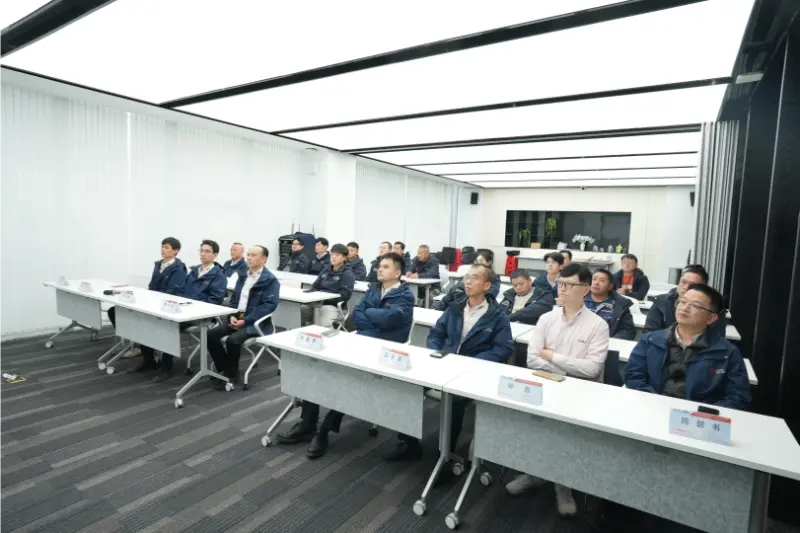 Quangong Machinery Co., Ltd.-i ülemere telliste valmistamise projekti mobilisatsioonikoosolek lõppes edukalt.