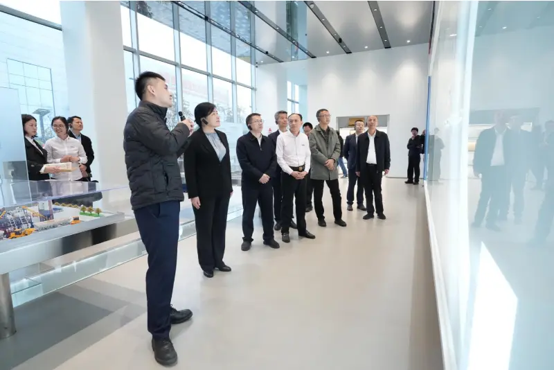 Riikliku arengu- ja reformikomisjoni (NDRC) eramajanduse büroo peadirektori asetäitja hr Liu Min ja tema delegatsioon külastasid Quangong Machinery Co., Ltd.-d, et teha kontroll- ja uurimisreis.